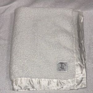 Little Giraffe Cream Satin-Trim plush chenille Blanket unisex